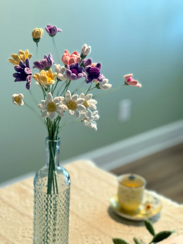 B7 Pastel Waltz | Bouquet ( 6 Blue Eye Daisies )