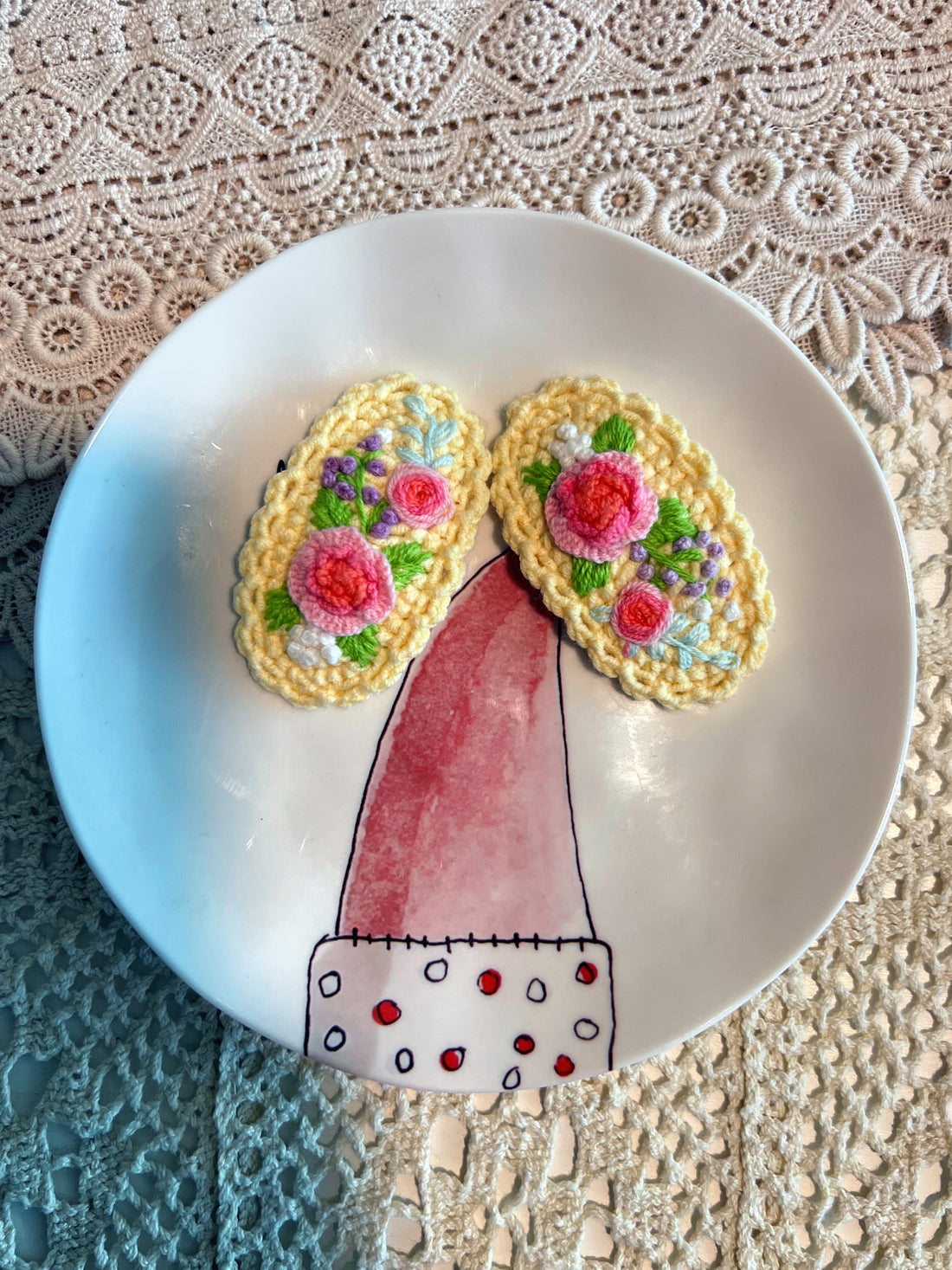 A Piece Of Embroidered Flower Hair Ornaments