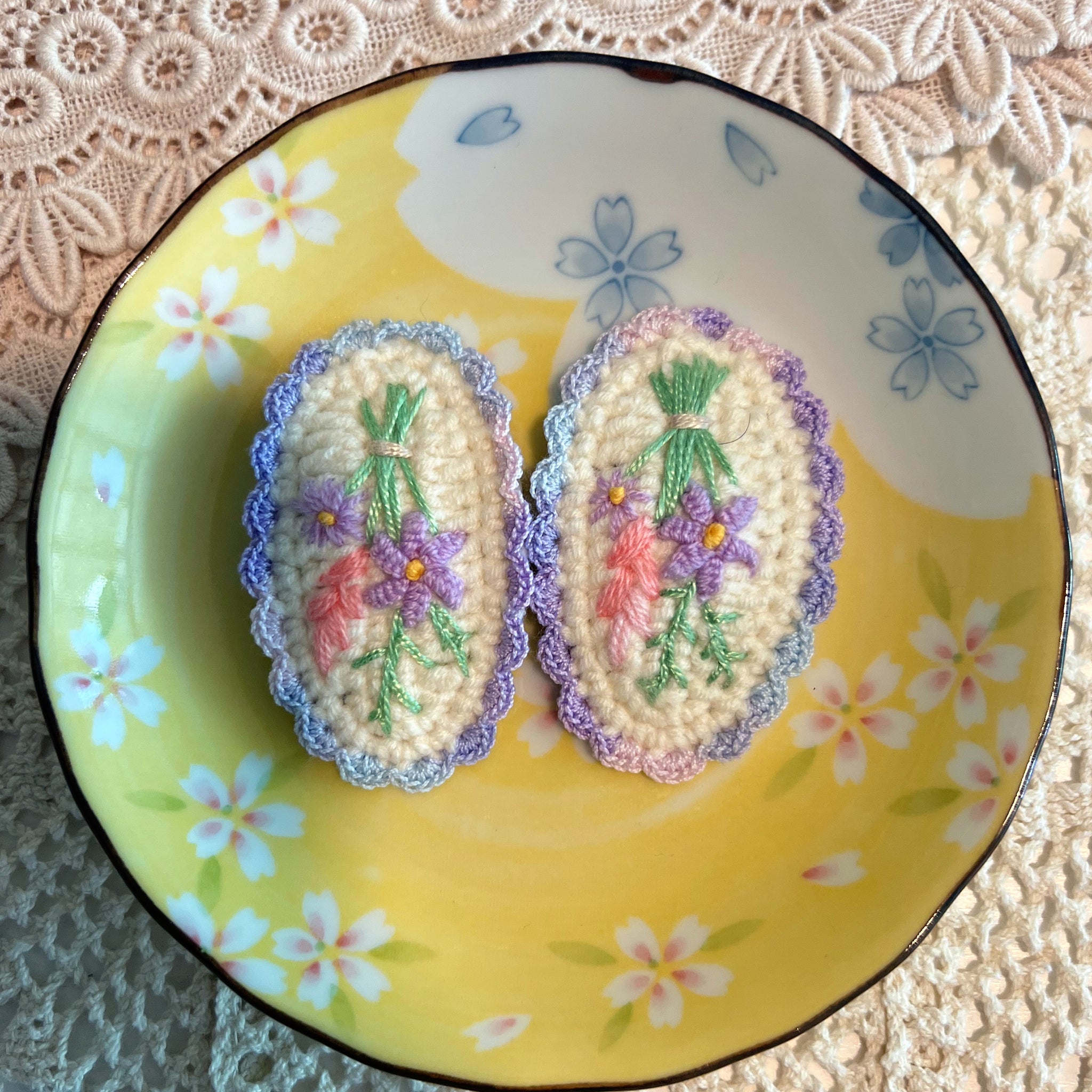 A Piece Of Embroidered Flower Hair Ornaments